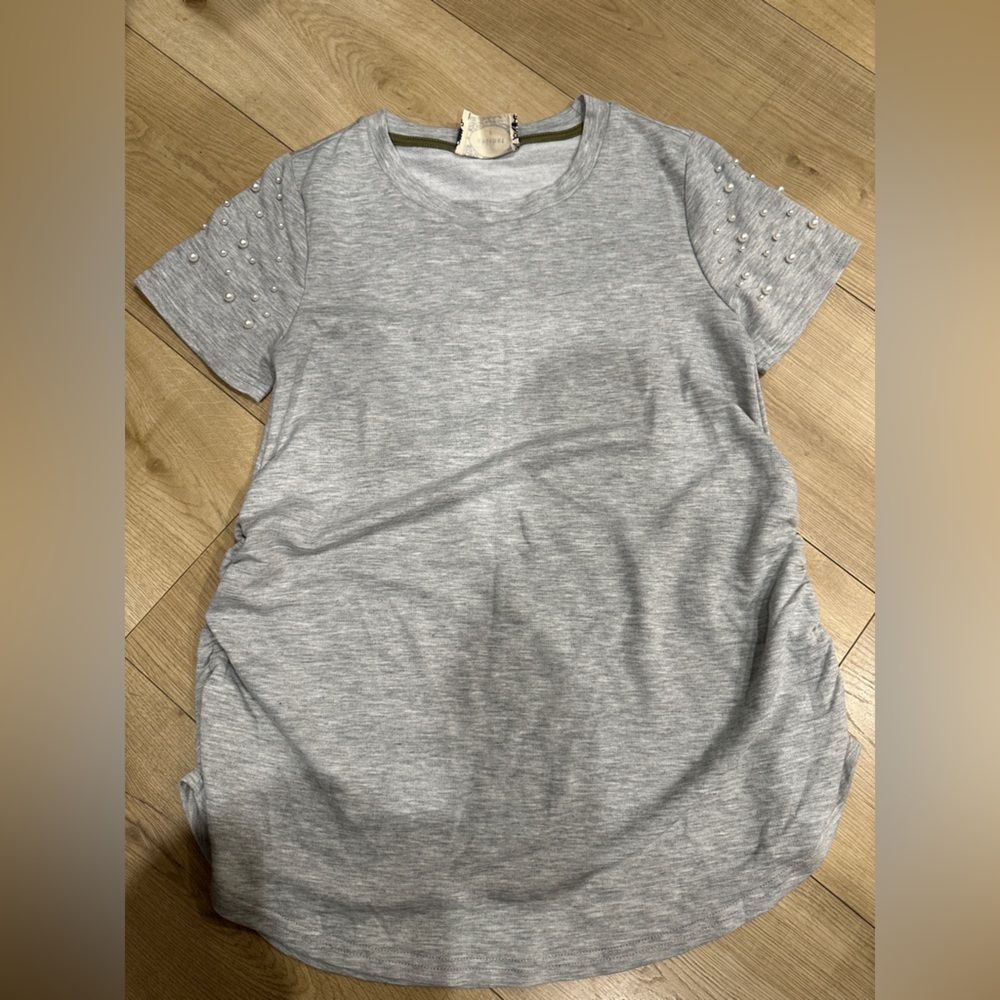 Maternity t shirt with ruched‎ sides, size small. Gray Women's Top new